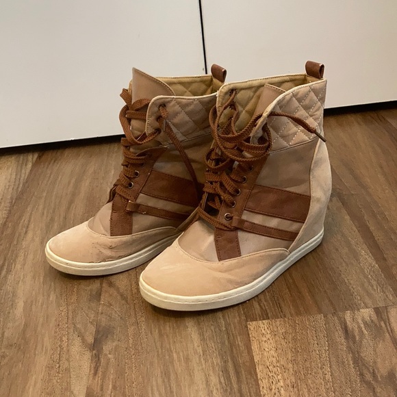 Tan boots with heels inside - Picture 1 of 4